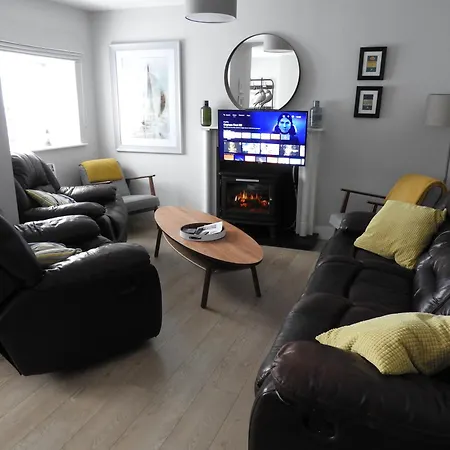 Cheerful 3 Bed In The Heart Of Village * Fethard on Sea