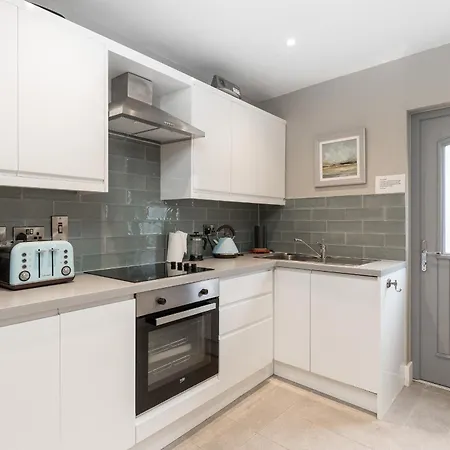 Cheerful 3 Bed In The Heart Of Village Prázdninový dům Fethard on Sea