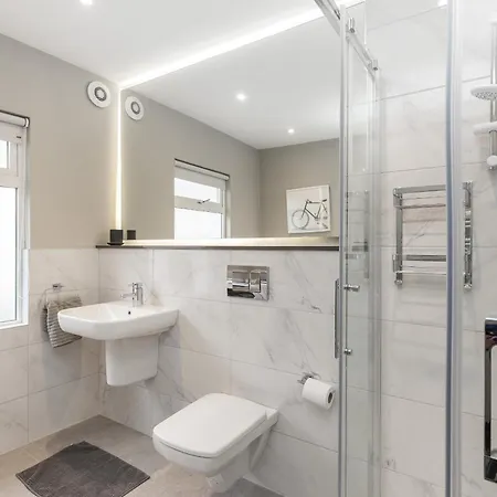 בית נופש Cheerful 3 Bed In The Heart Of Village