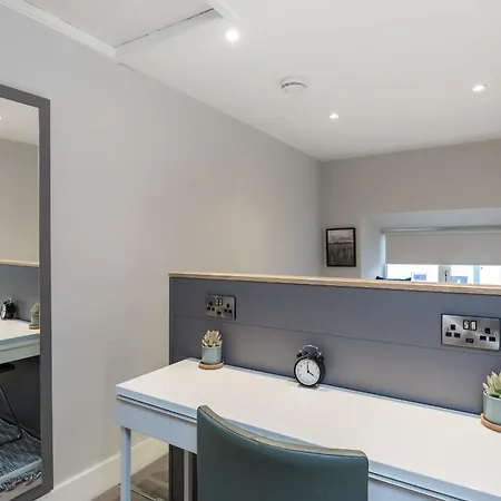 Cheerful 3 Bed In The Heart Of Village Nyaraló Fethard on Sea