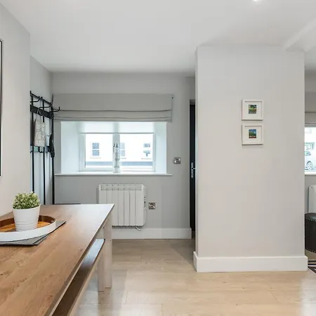 Cheerful 3 Bed In The Heart Of Village Fethard on Sea