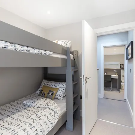 Cheerful 3 Bed In The Heart Of Village Holiday home