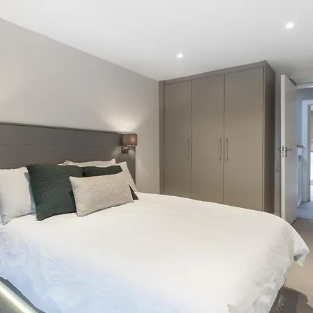 Cheerful 3 Bed In The Heart Of Village בית נופש *