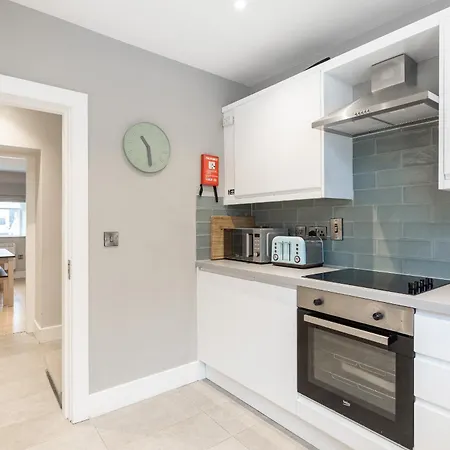 Дом отдыха Cheerful 3 Bed In The Heart Of Village *