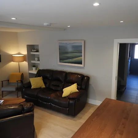 Cheerful 3 Bed In The Heart Of Village