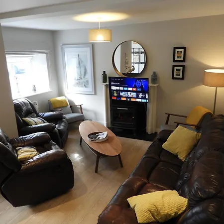 Cheerful 3 Bed In The Heart Of Village Prázdninový dům Fethard on Sea