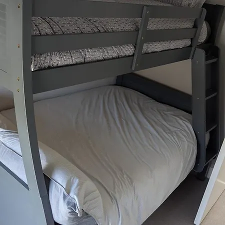 Cheerful 3 Bed In The Heart Of Village Дом отдыха Фетард-он-Си