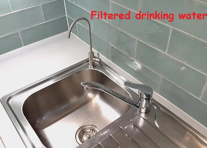 Vakantiehuis Cheerful 3 Bed In The Heart Of Village