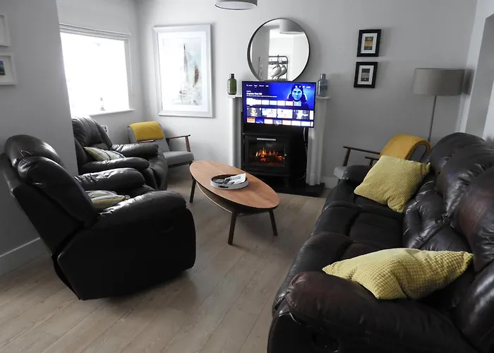 Cheerful 3 Bed In The Heart Of Village * Fethard-on-Sea