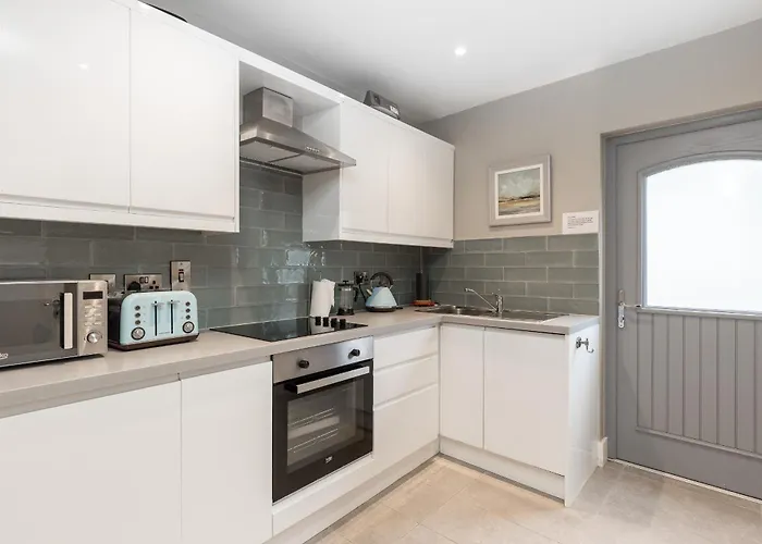 Cheerful 3 Bed In The Heart Of Village Vakantiehuis Fethard-on-Sea