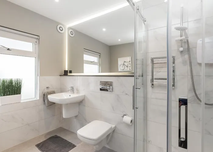 Vakantiehuis Cheerful 3 Bed In The Heart Of Village