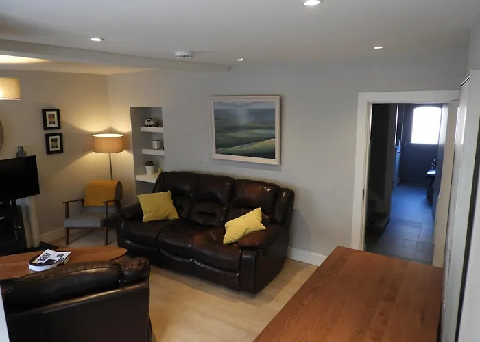 Cheerful 3 Bed In The Heart Of Village