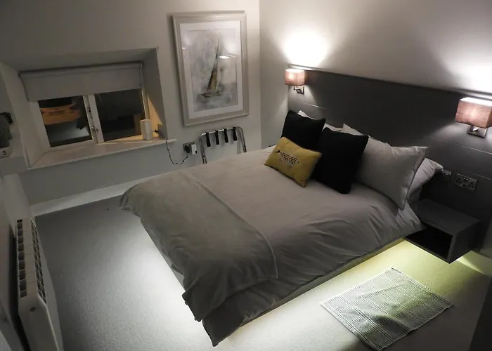 Vakantiehuis Cheerful 3 Bed In The Heart Of Village