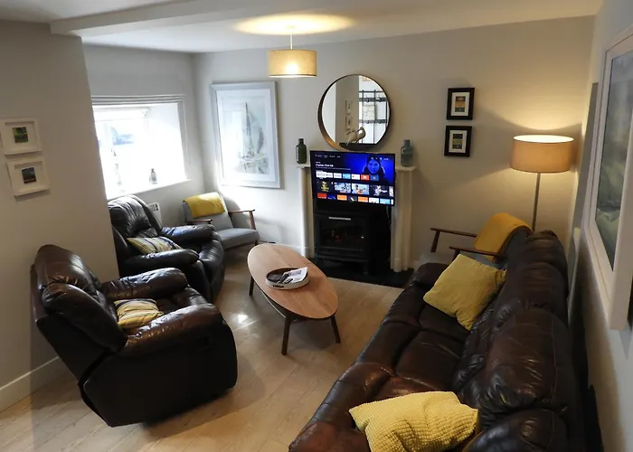 Cheerful 3 Bed In The Heart Of Village Vakantiehuis Fethard-on-Sea